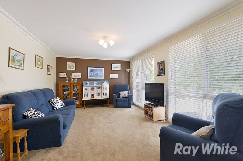 55 Folkstone Crescent, Ferntree Gully, VIC 3156