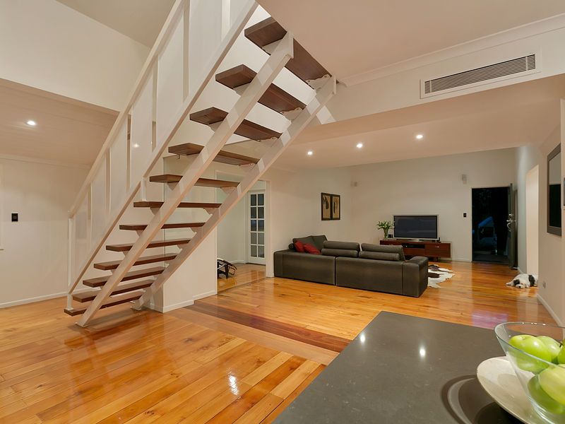 10 Burlington Street, Holland Park, QLD 4121