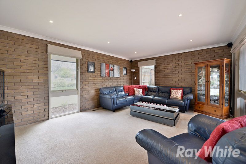 11 Folkstone Crescent, Ferntree Gully, VIC 3156
