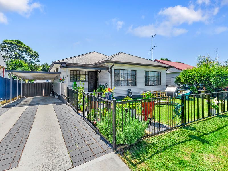8 Hale Street, Woonona NSW 2517