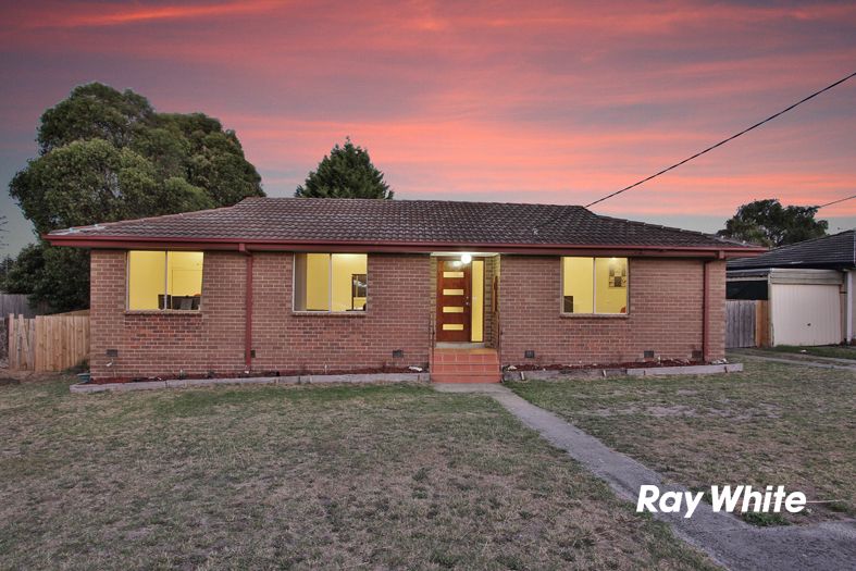 8 Valerie Drive, Cranbourne VIC 3977