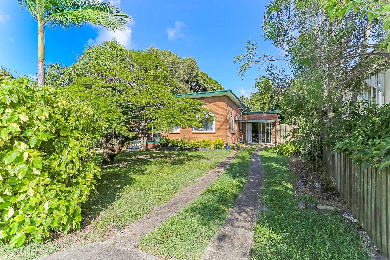 143 Oxley Avenue, Woody Point, QLD 4019