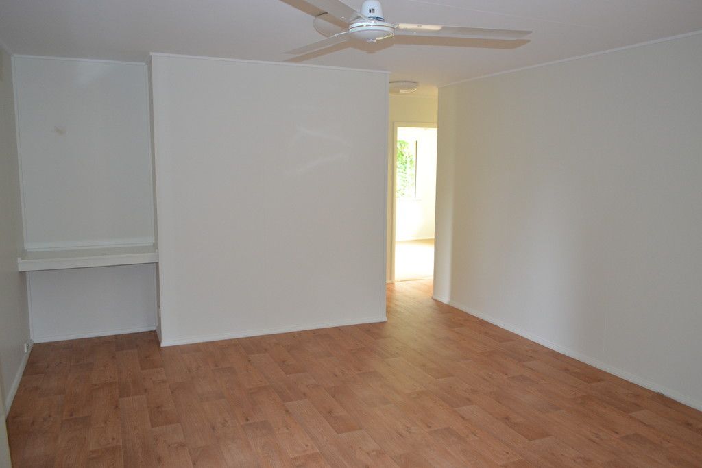 6 Almond Street, Holloways Beach, QLD 4878