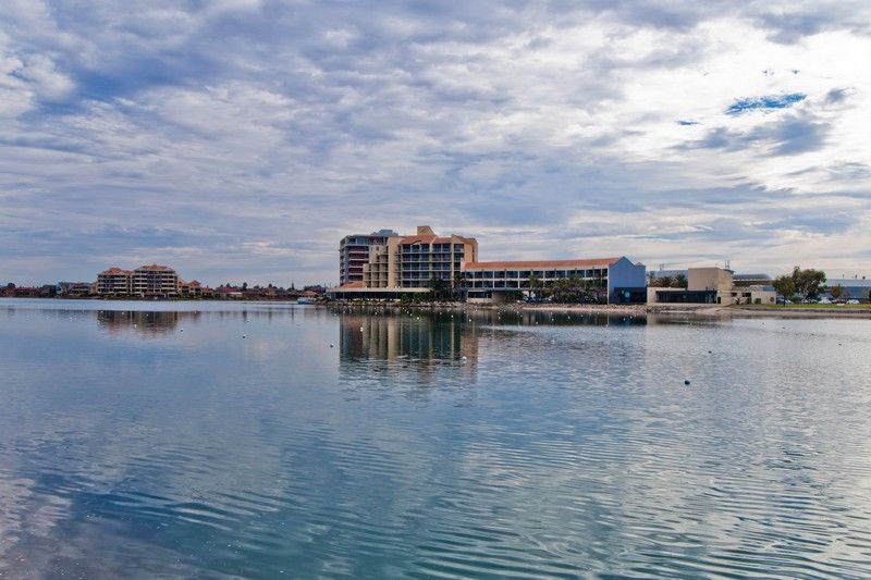 18 Bluelake Court, Tennyson, SA 5022