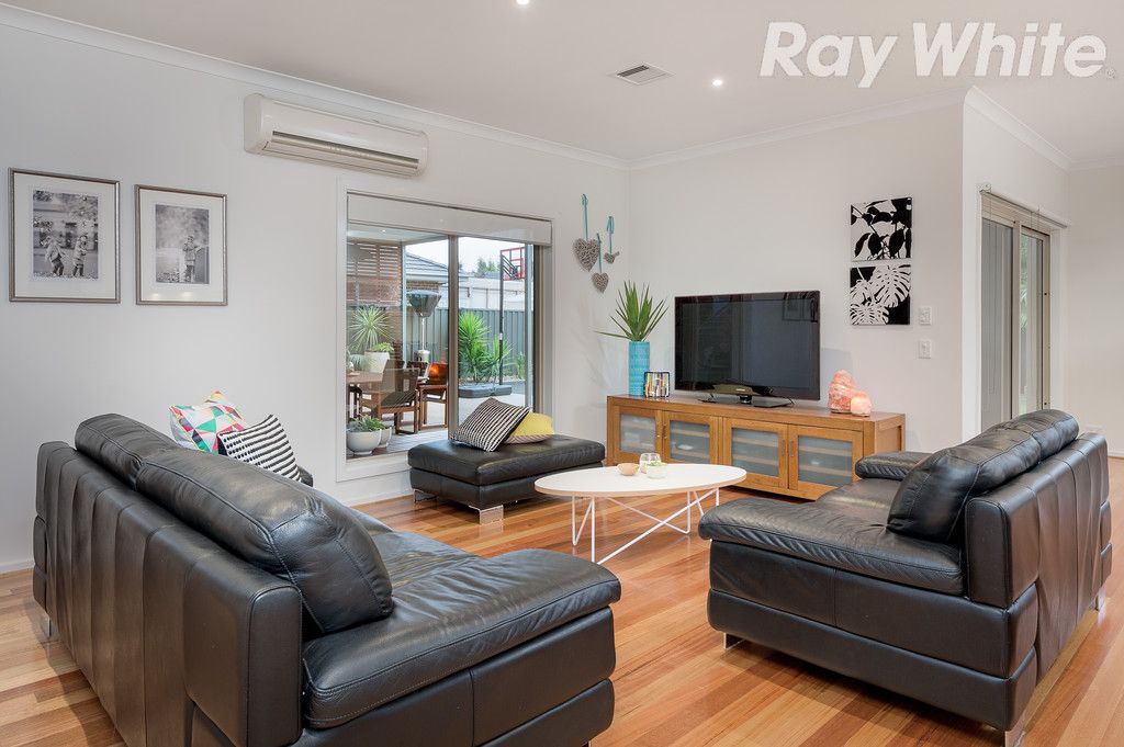 12 Hawkstowe Parade, South Morang, VIC 3752