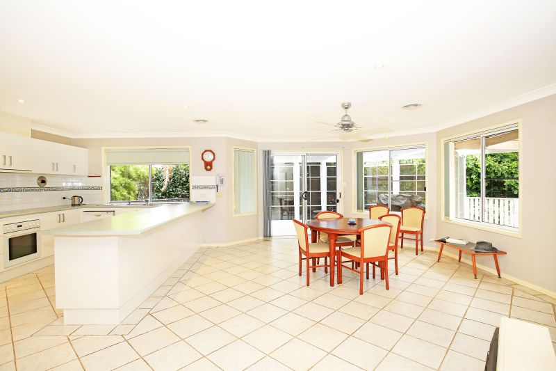 4 Magnolia Grove, Bomaderry, NSW 2541