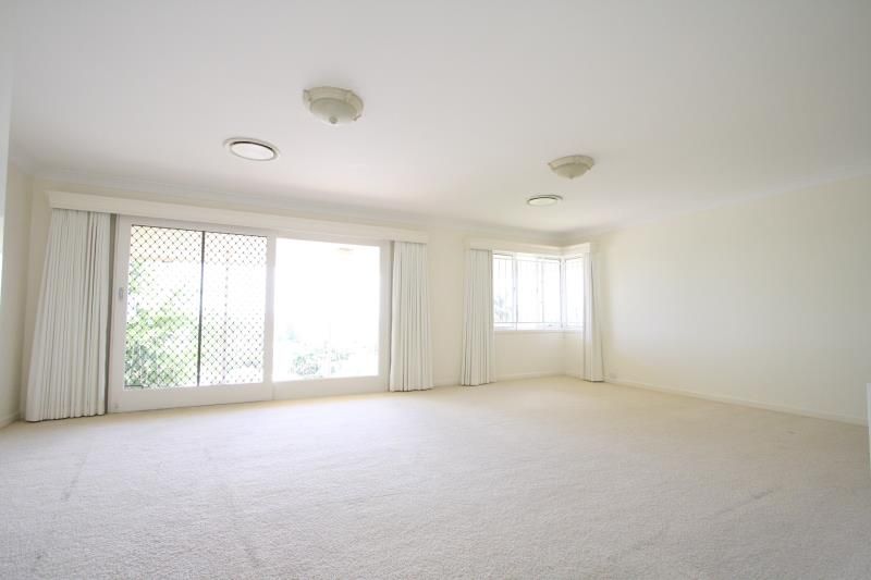 2 Harbut Street, Holland Park West, QLD 4121