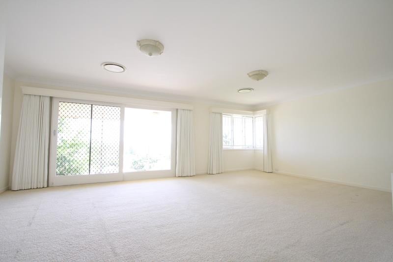 2 Harbut Street, Holland Park West, QLD 4121