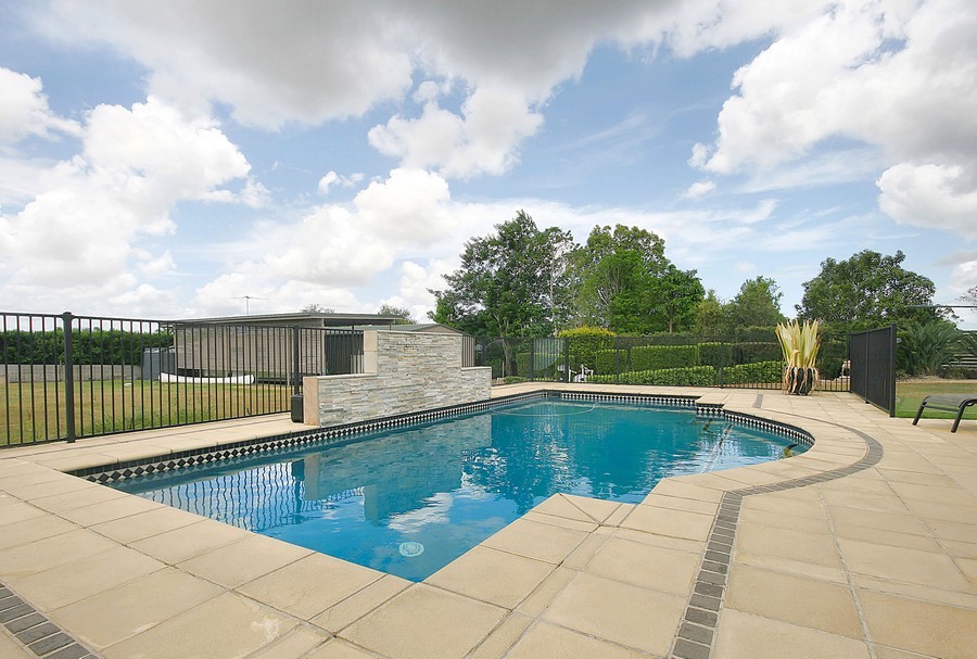 222 Nairn Road, MORAYFIELD, QLD 4506