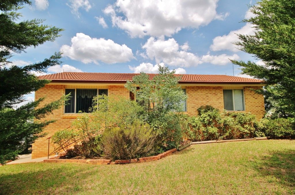 110 Edwards Street, Young, NSW 2594