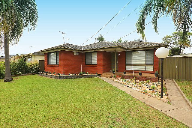 26 Amaroo Avenue, Georges Hall NSW 2198