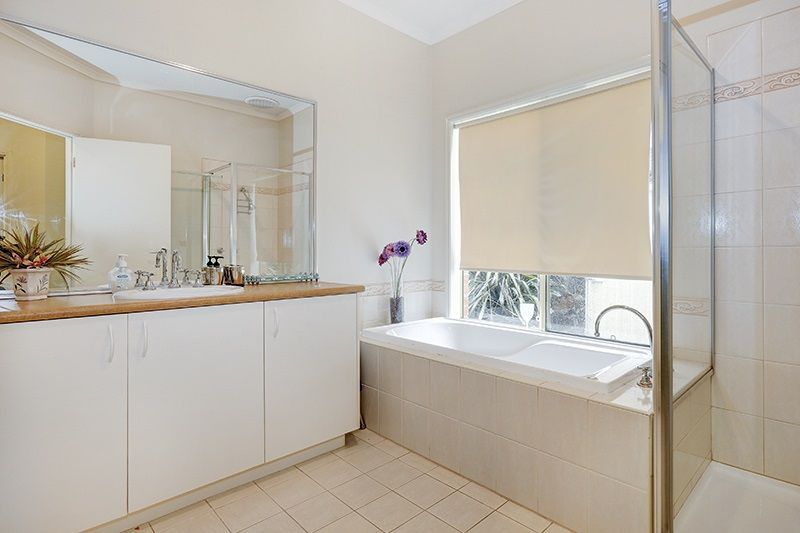 42 Gamalite Drive, Melton West, VIC 3337