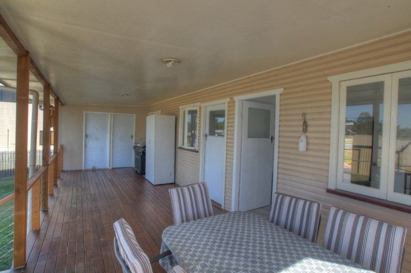 11 Bottomley Street, BRASSALL, QLD 4305