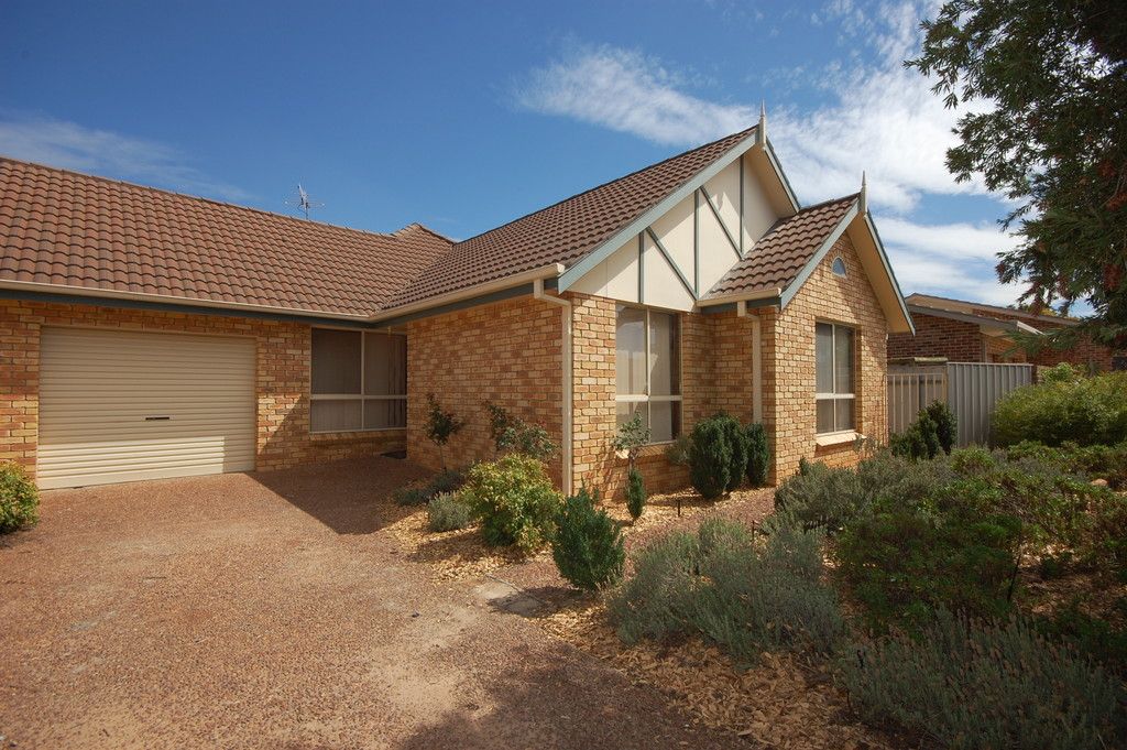 3b Dowell Place, Griffith NSW 2680