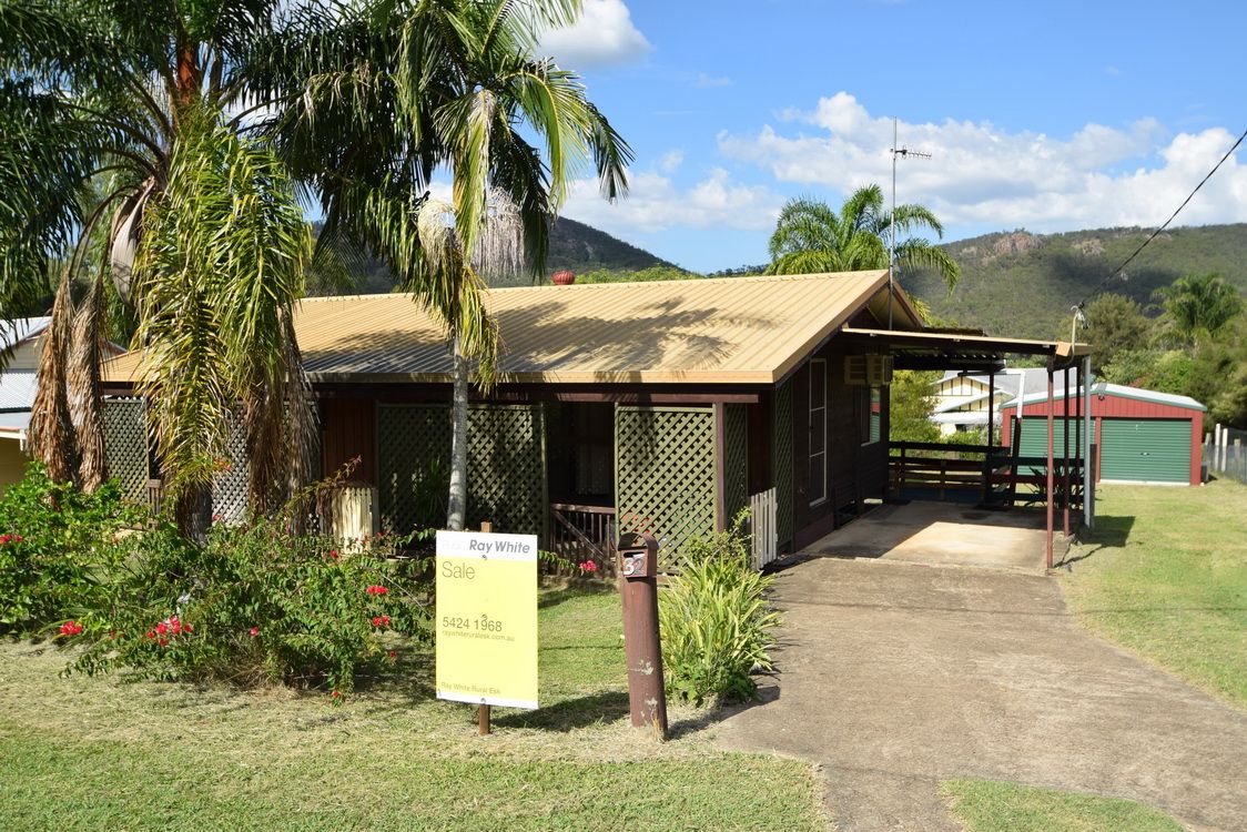 32 Down Street, Esk QLD 4312