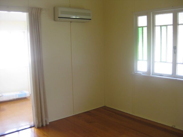 8 Dobbs Street, The Range, QLD 4700