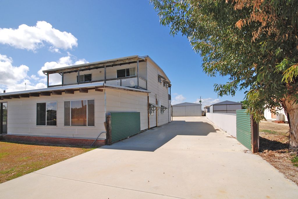 10 Battersby Road, Green Head, WA 6514