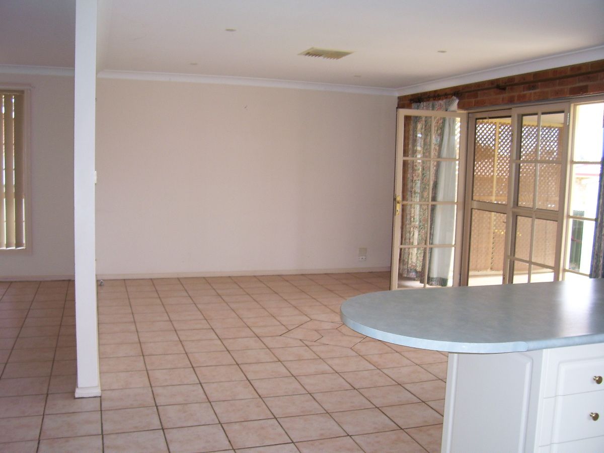14 Coronation Avenue, Parkes, NSW 2870