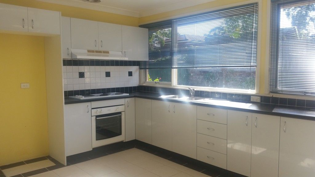 9 Loddon Place, Campbelltown, NSW 2560