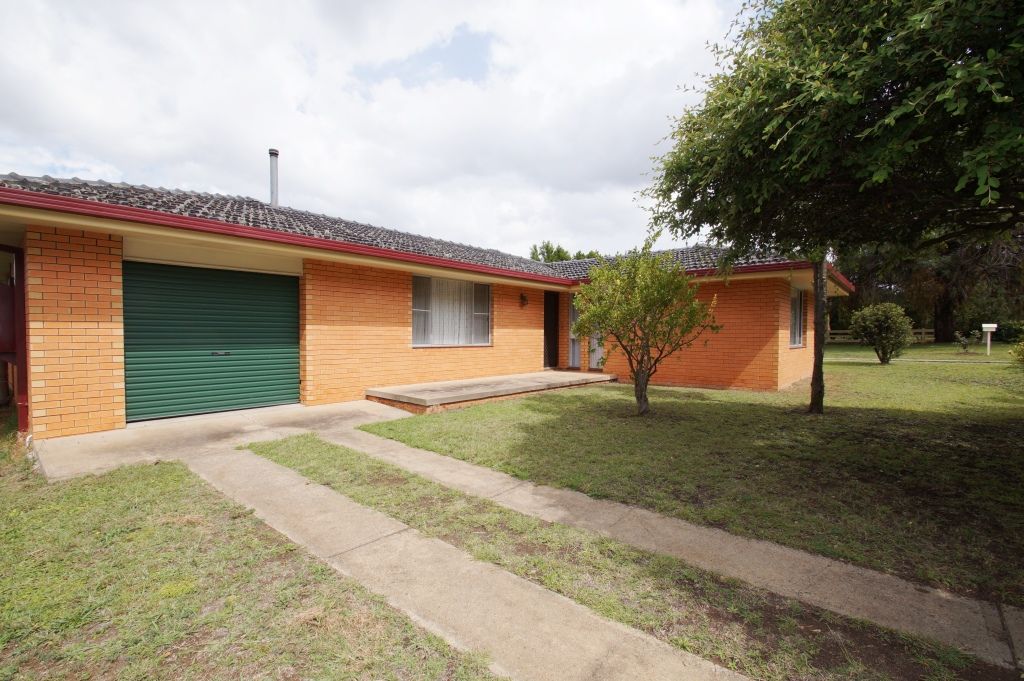 1 Hawthorne Close, Armidale NSW 2350