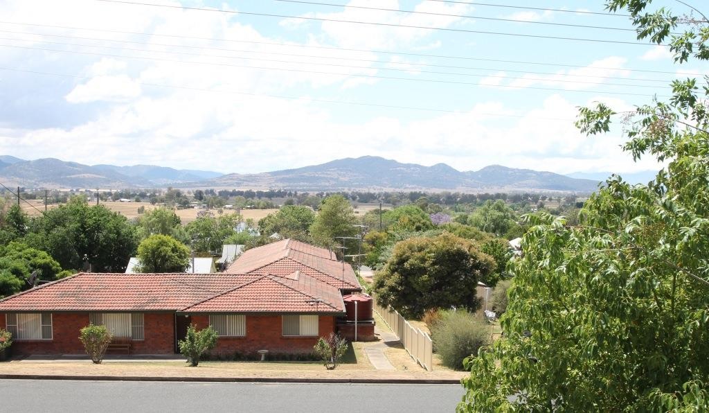 18 Nowland Avenue, QUIRINDI, NSW 2343
