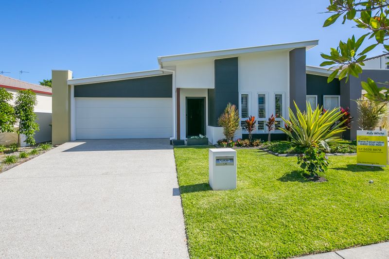 6 Compass Drive, Biggera Waters QLD 4216