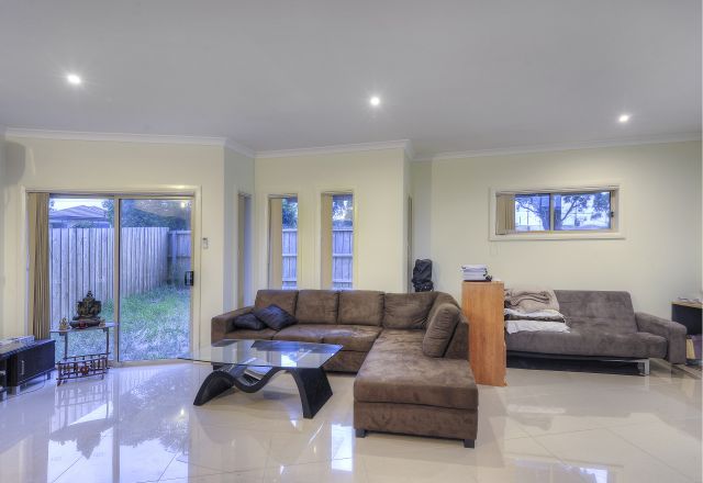 1/213-215 Albert Street, Reservoir, VIC 3073