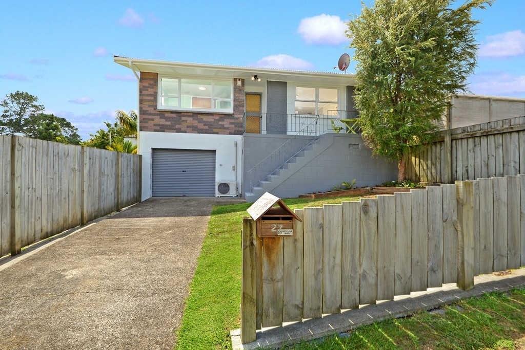 27 Melba Street, Beach Haven, North Shore City