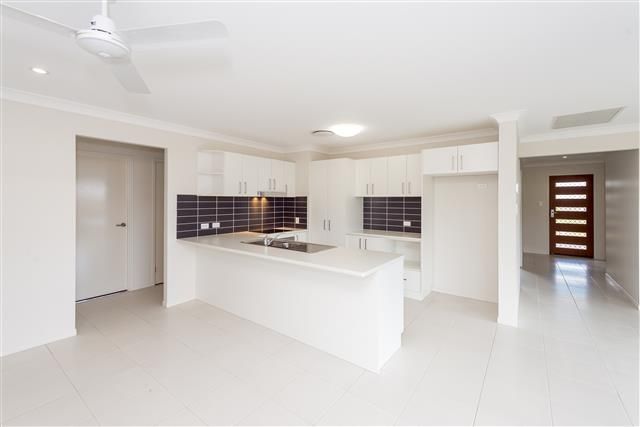 31 Winpara Drive, Kirkwood, QLD 4680