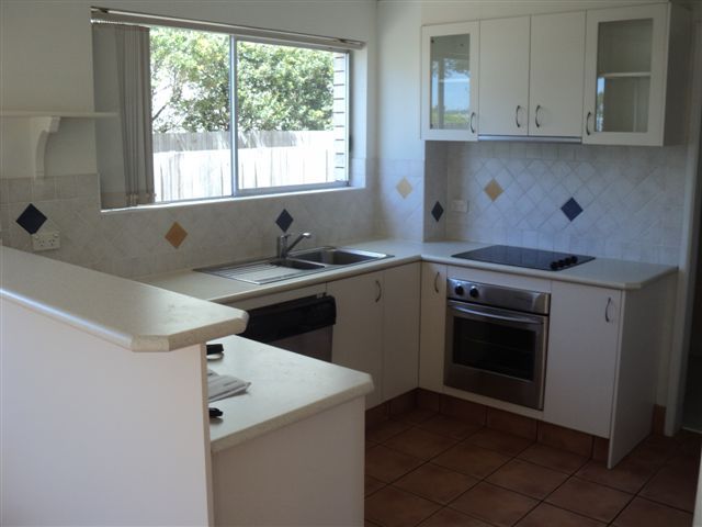 1/216 Marine Parade, Labrador, QLD 4215