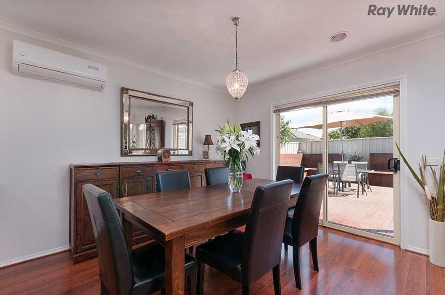 12 Hunts Cross Way, Caroline Springs, VIC 3023