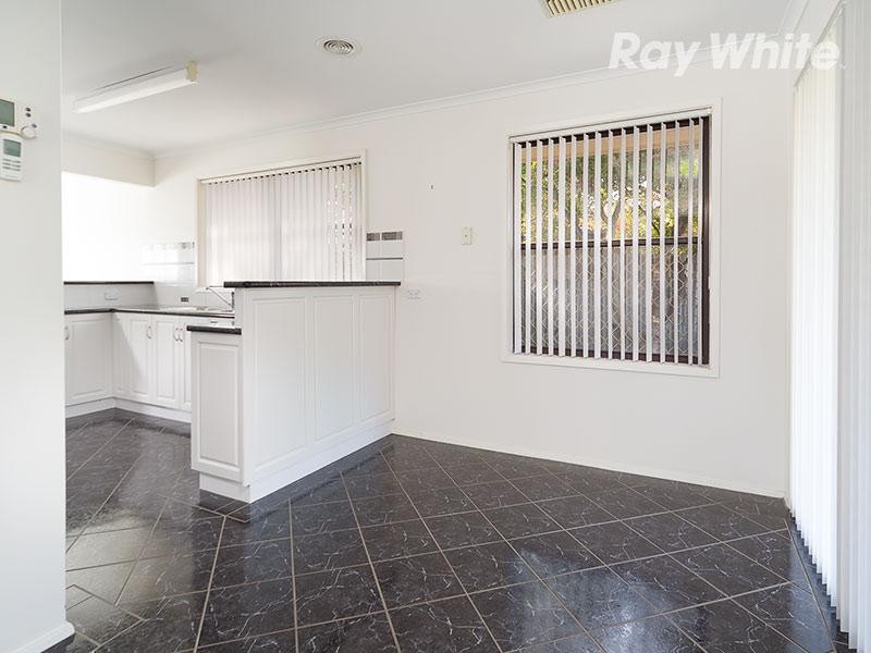136 Howard Court, Howlong, NSW 2643