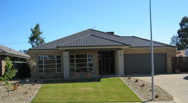11 Featherstone Avenue, Albury, NSW 2640