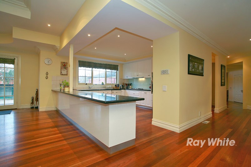 17 Parkside Boulevard, LYSTERFIELD SOUTH, VIC 3156