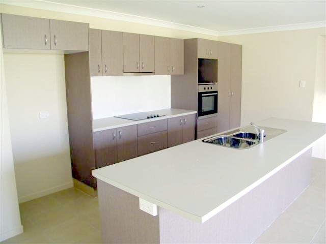 1 Gumnut Place, Kirkwood, QLD 4680