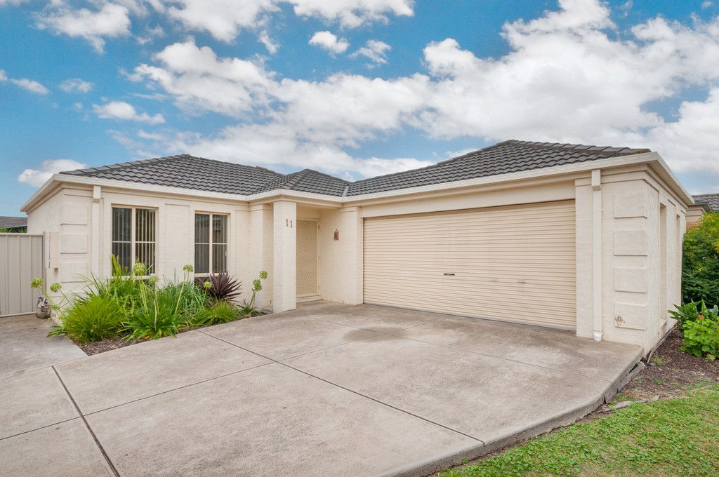 11 Caddick Gardens, CAROLINE SPRINGS, VIC 3023