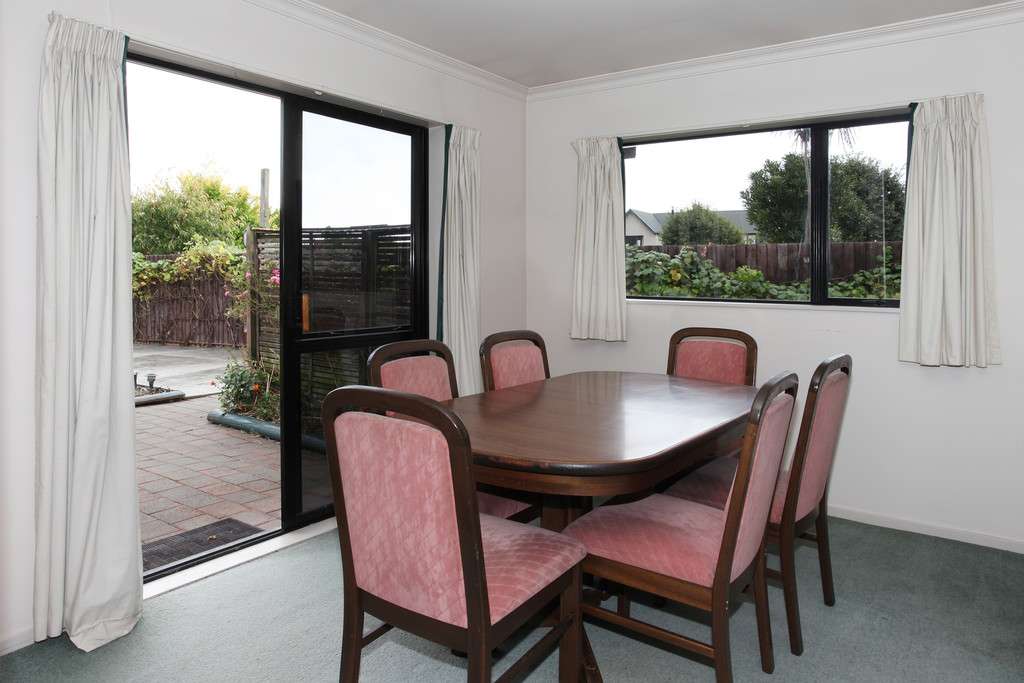 10 Glastonbury Drive photo 3