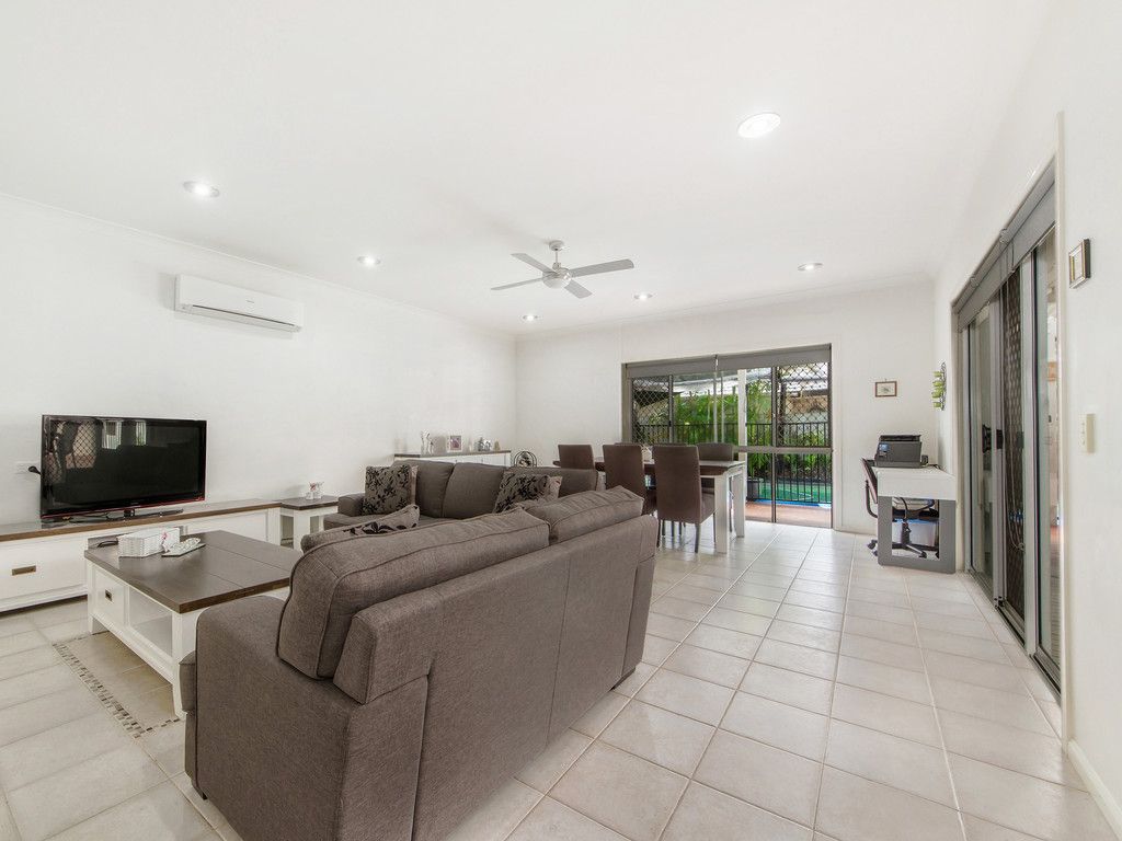 5 Ivor Court, Benowa, QLD 4217
