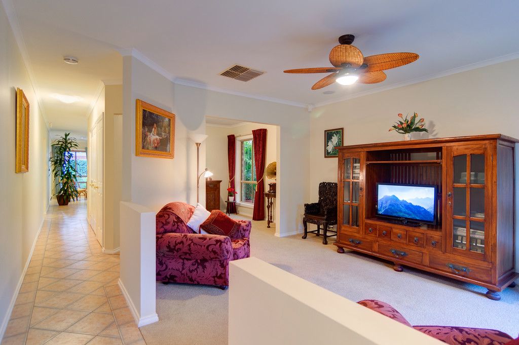 8 Honeyeater Crescent, Flagstaff Hill, SA 5159