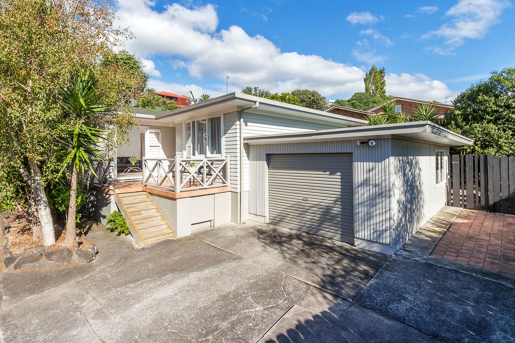 1/8 Robbies Road, Cockle Bay, Manukau City