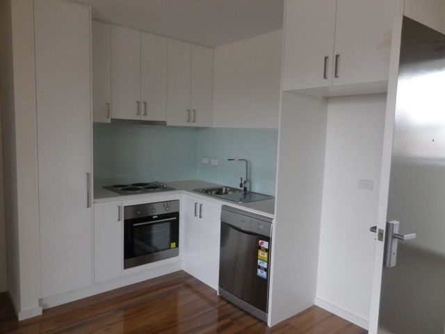 8/4 Gwenda Street, Dandenong, VIC 3175