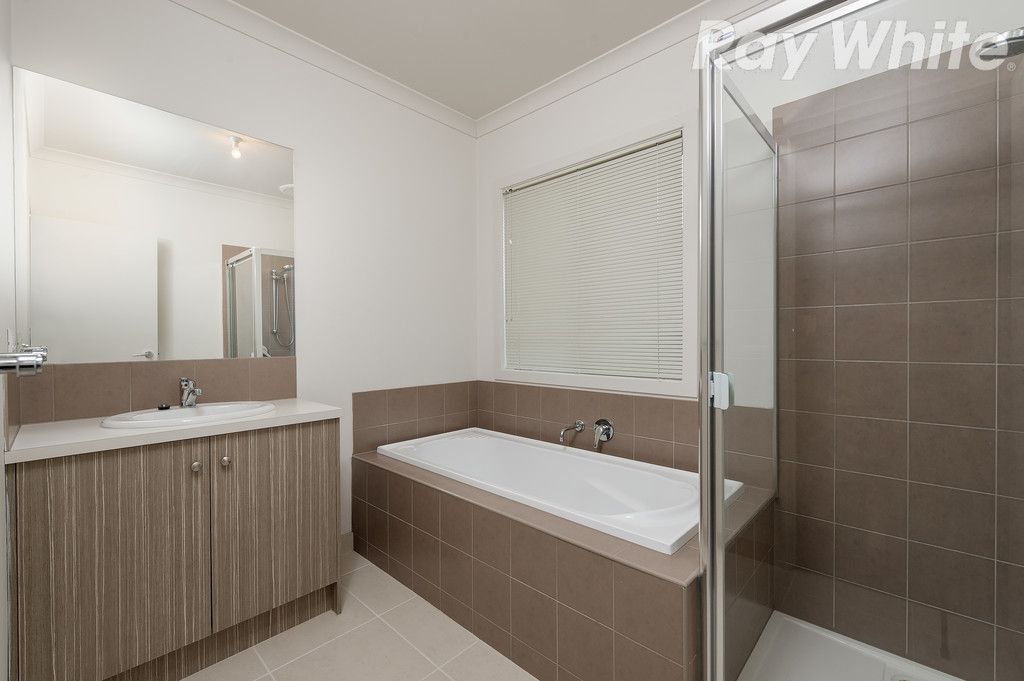 4 Tooradin Crescent, Doreen, VIC 3754