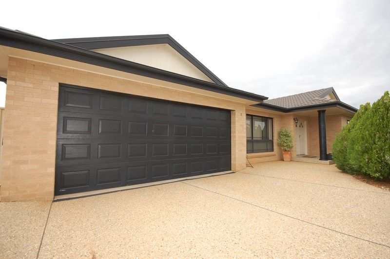 5 Rowley Street, Griffith NSW 2680
