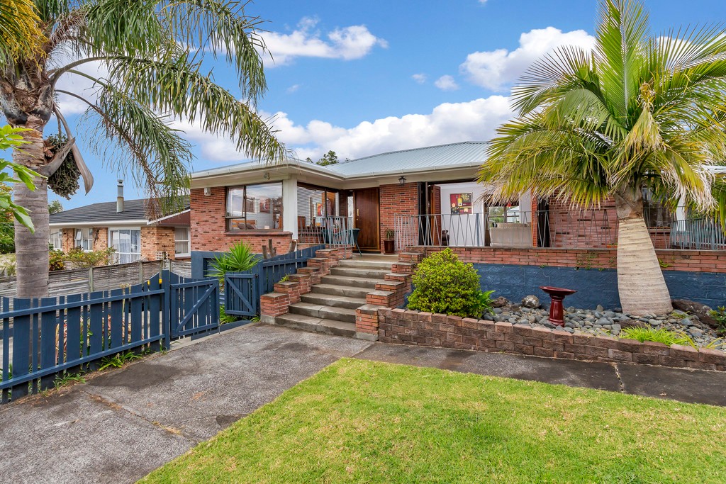 8 Pegler Drive, Howick, Manukau City