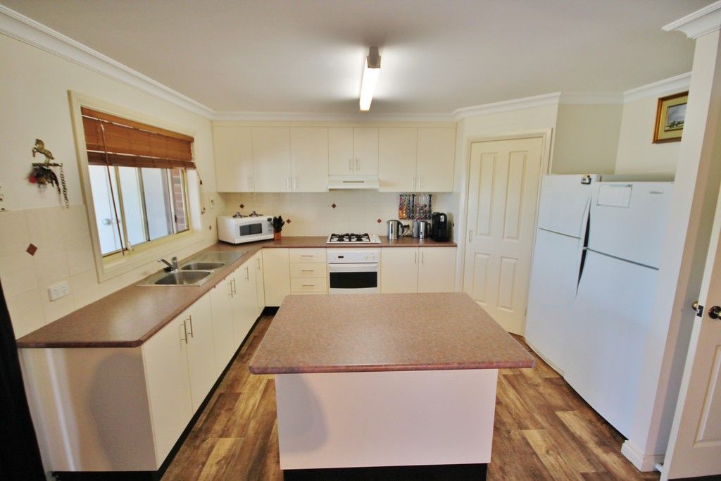 85 Elizabeth Street, Young, NSW 2594
