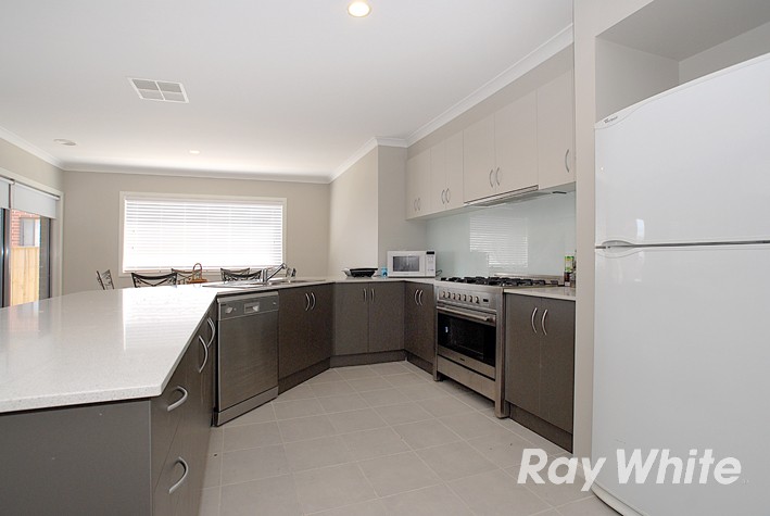 9 Bernly Boulevard, BERWICK, VIC 3806