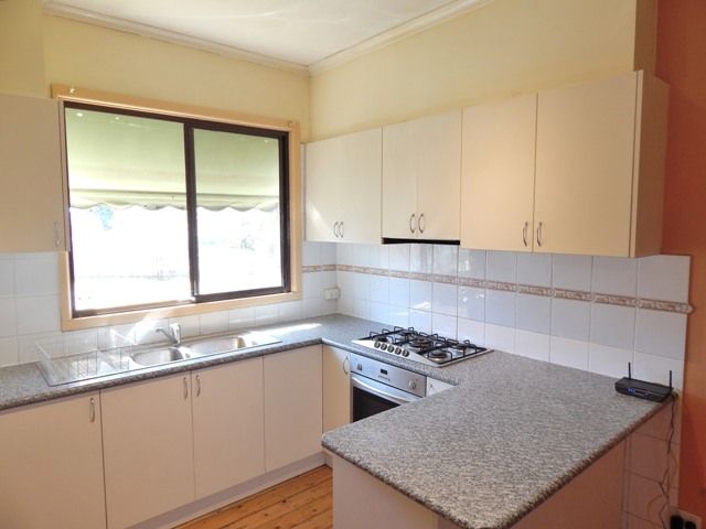 6 Oulton Crescent, Reservoir, VIC 3073