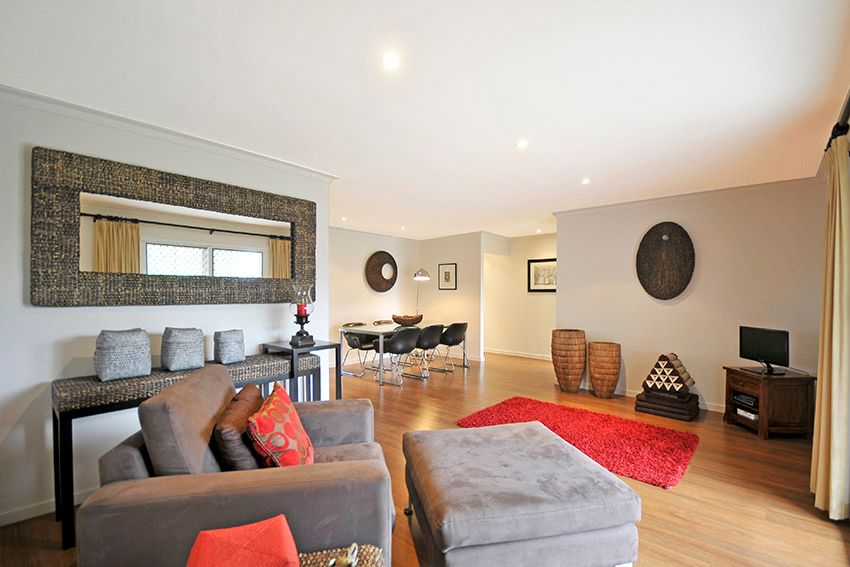 26 Ilkinia Avenue, Broadbeach Waters QLD 4218