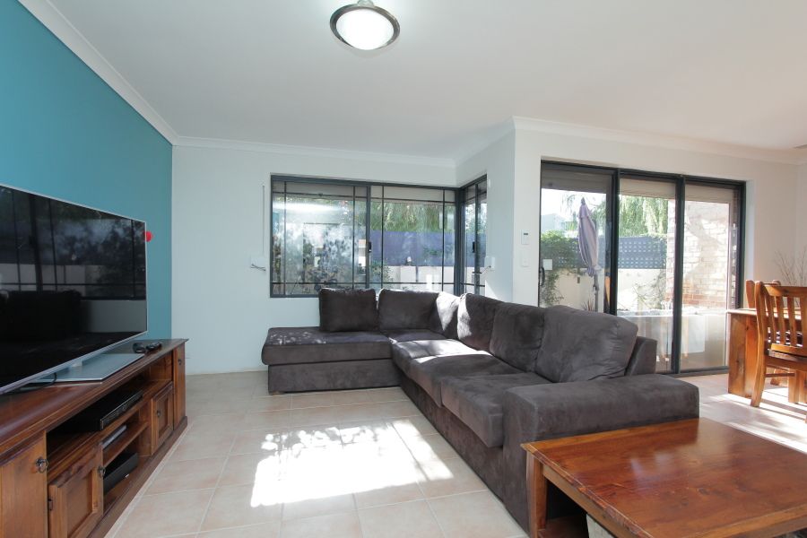 12/2 Boundary Road, St James, WA 6102