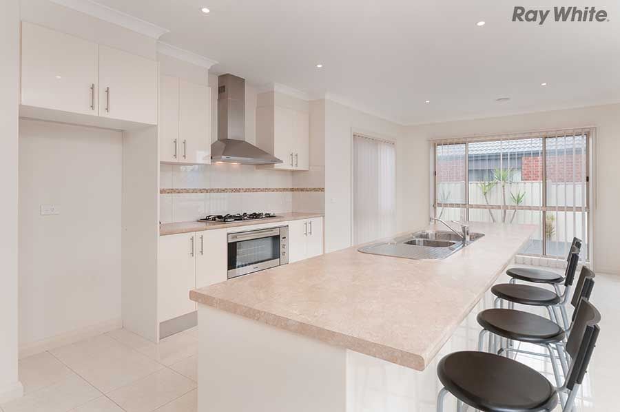 16 Bowman Court, Taylors Hill, VIC 3037